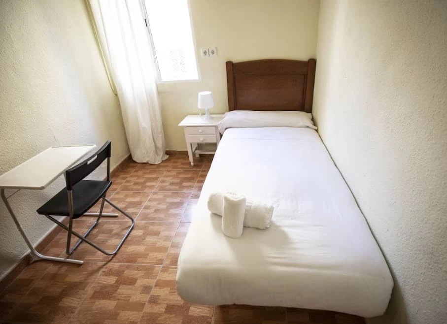 Single Room with a bed, desk and window